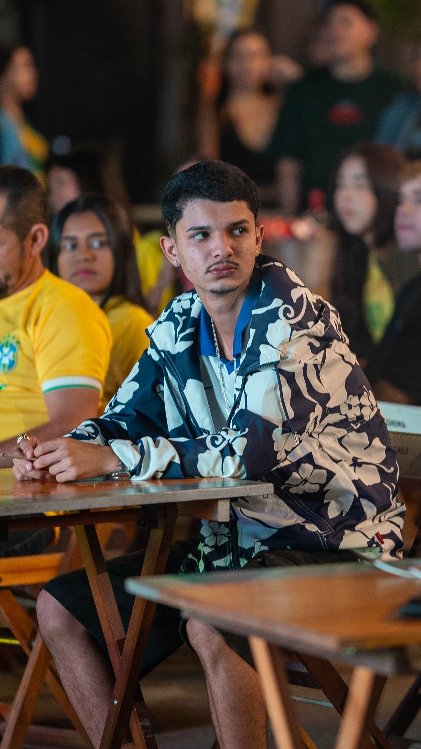 Foto RESENHA-BA-0061 — Jogo do Brasil + NOOBREAK