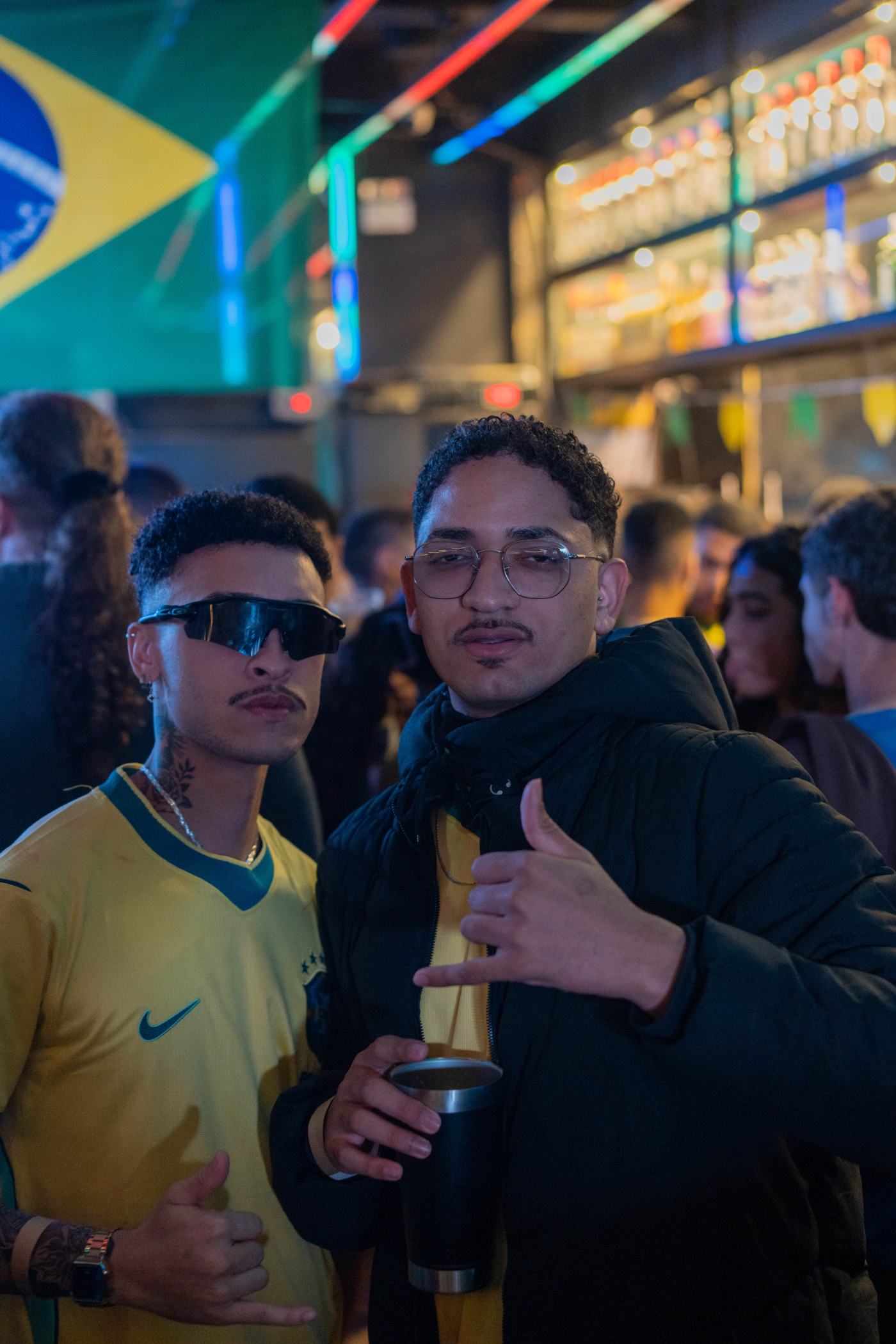 Foto RESENHA-BA-0161 — Jogo do Brasil + NOOBREAK