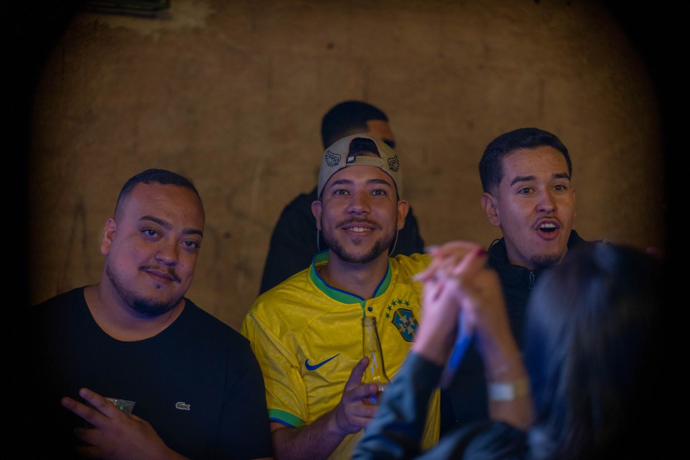 Foto RESENHA-BA-0174 — Jogo do Brasil + NOOBREAK