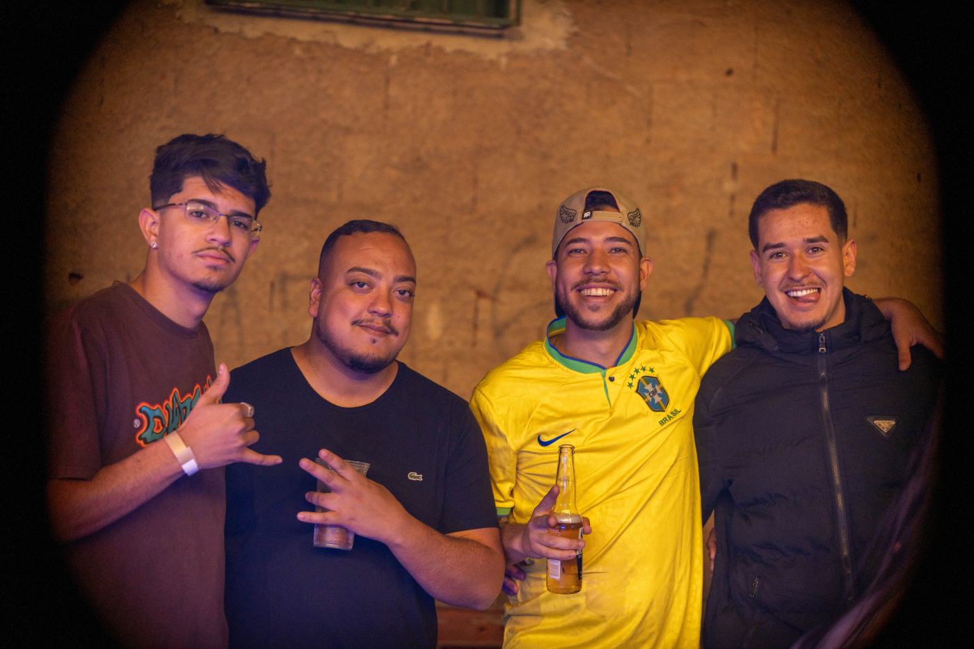 Foto RESENHA-BA-0176 — Jogo do Brasil + NOOBREAK