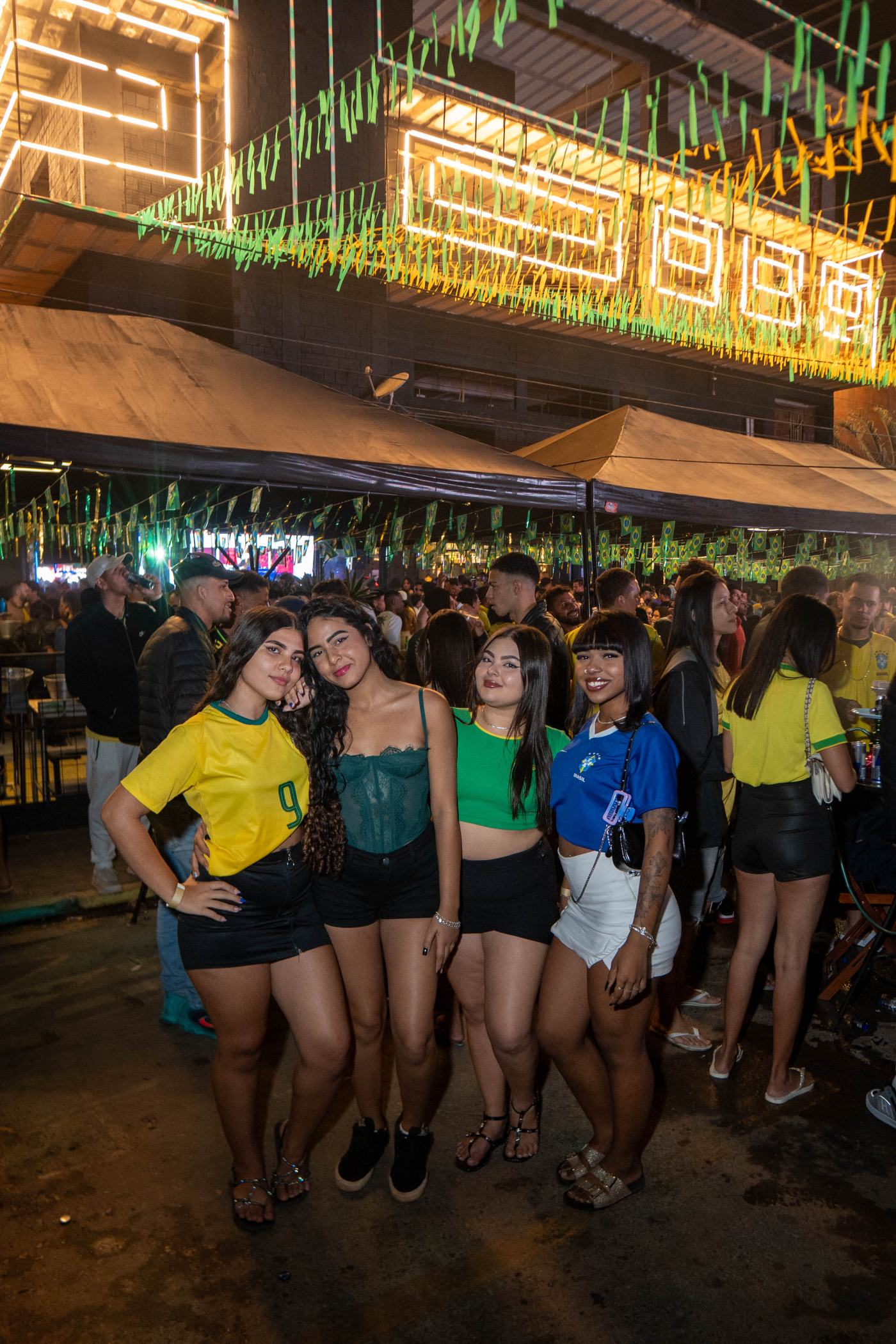 Foto RESENHA-BA-0180 — Jogo do Brasil + NOOBREAK
