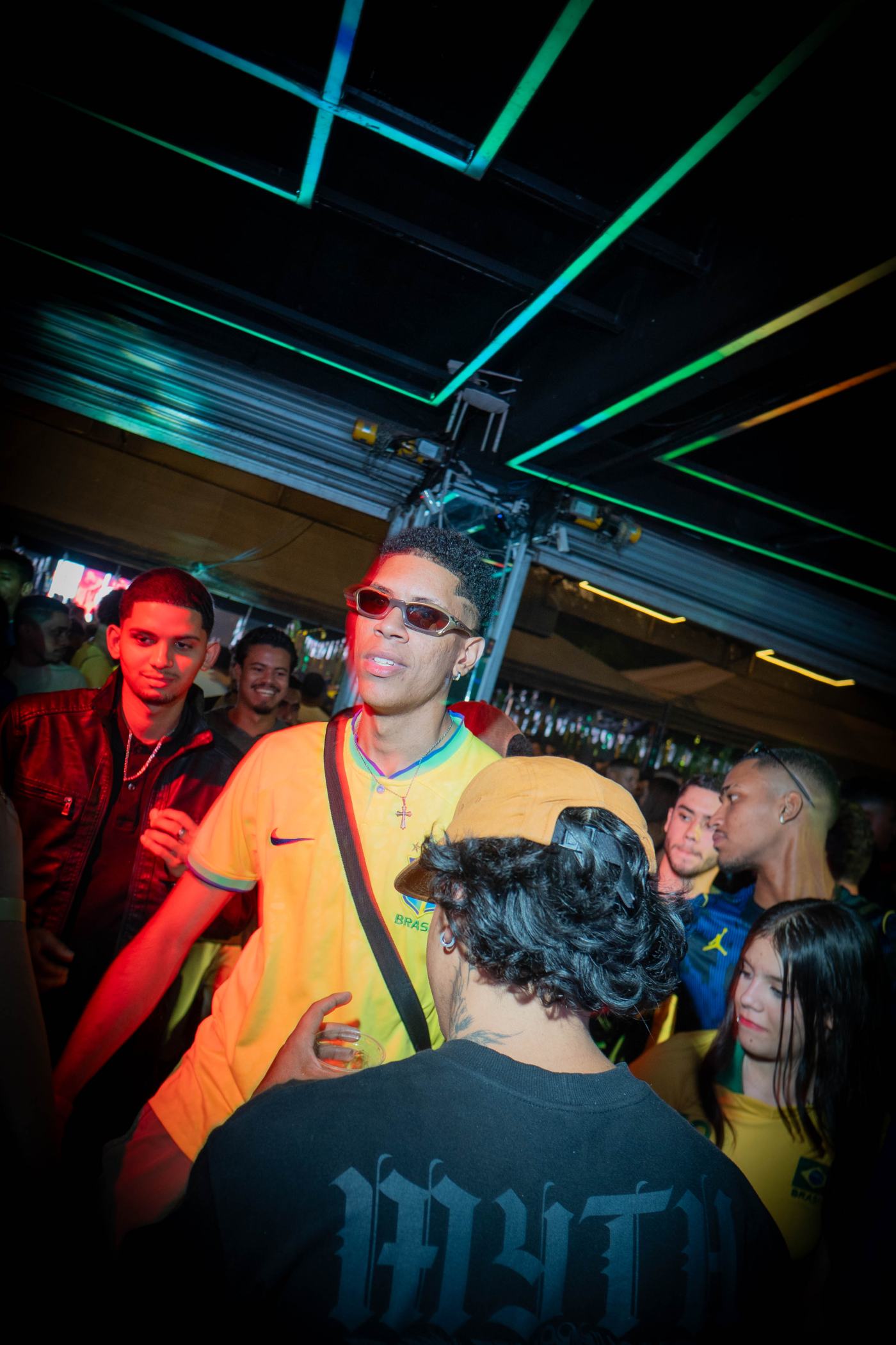 Foto RESENHA-BA-0181 — Jogo do Brasil + NOOBREAK