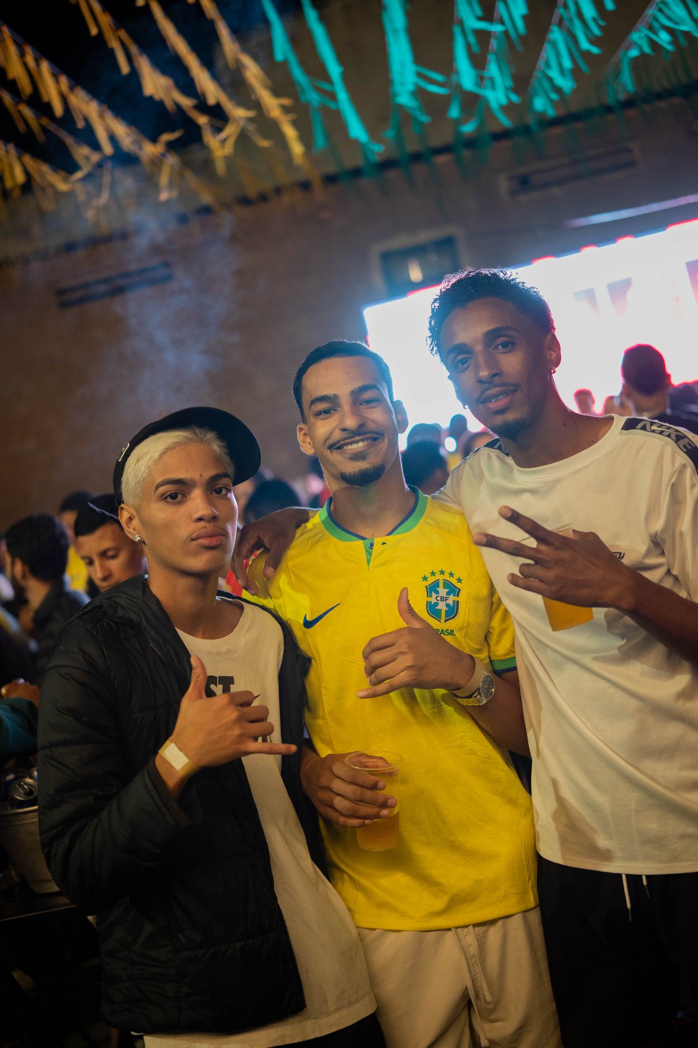 Foto RESENHA-BA-0185 — Jogo do Brasil + NOOBREAK