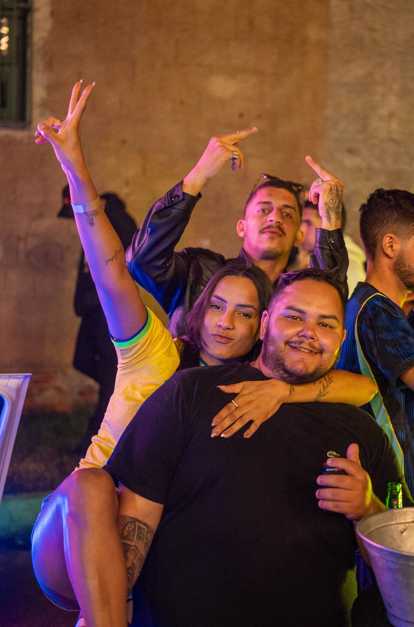 Foto RESENHA-BA-0184 — Jogo do Brasil + NOOBREAK