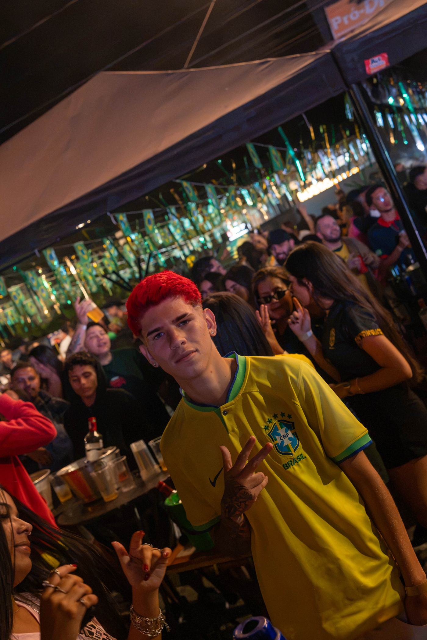 Foto RESENHA-BA-0191 — Jogo do Brasil + NOOBREAK