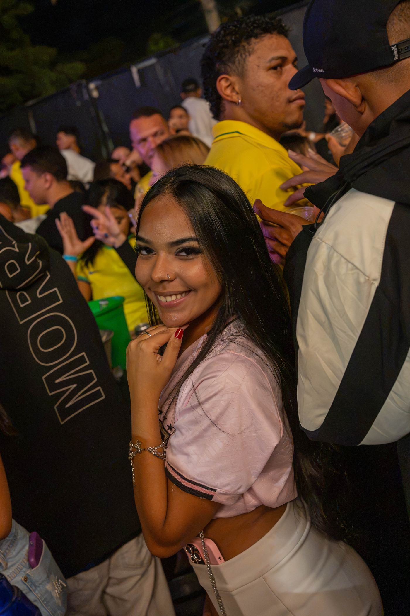 Foto RESENHA-BA-0192 — Jogo do Brasil + NOOBREAK