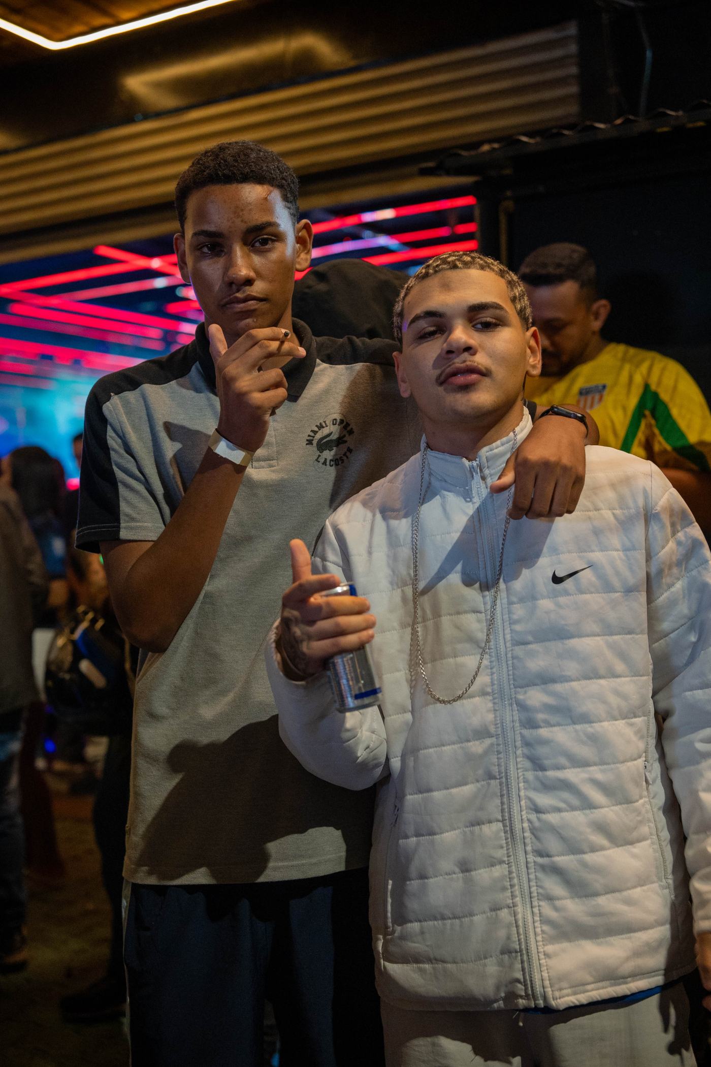 Foto RESENHA-BA-0083 — Jogo do Brasil + NOOBREAK