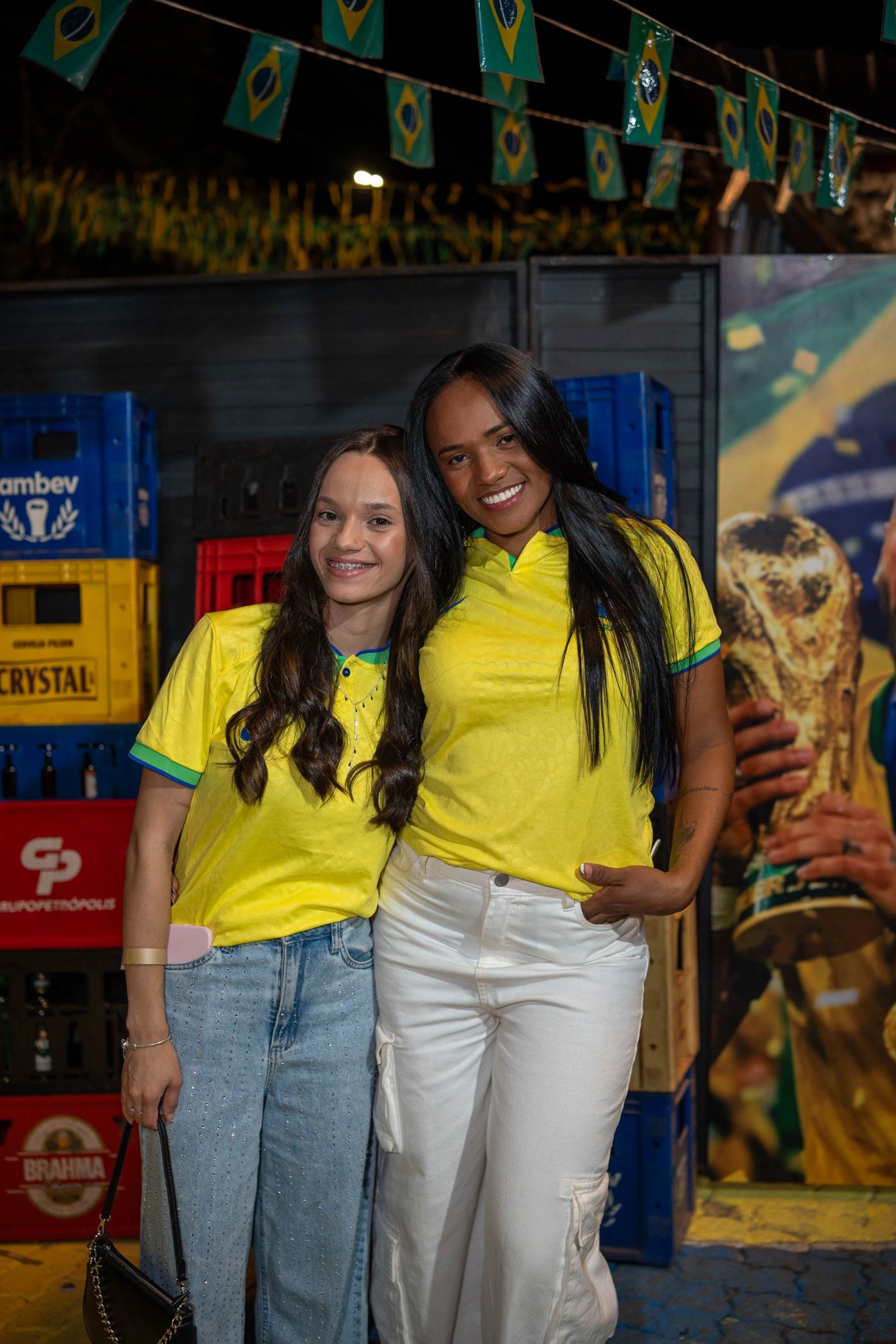 Foto RESENHA-BA-0086 — Jogo do Brasil + NOOBREAK