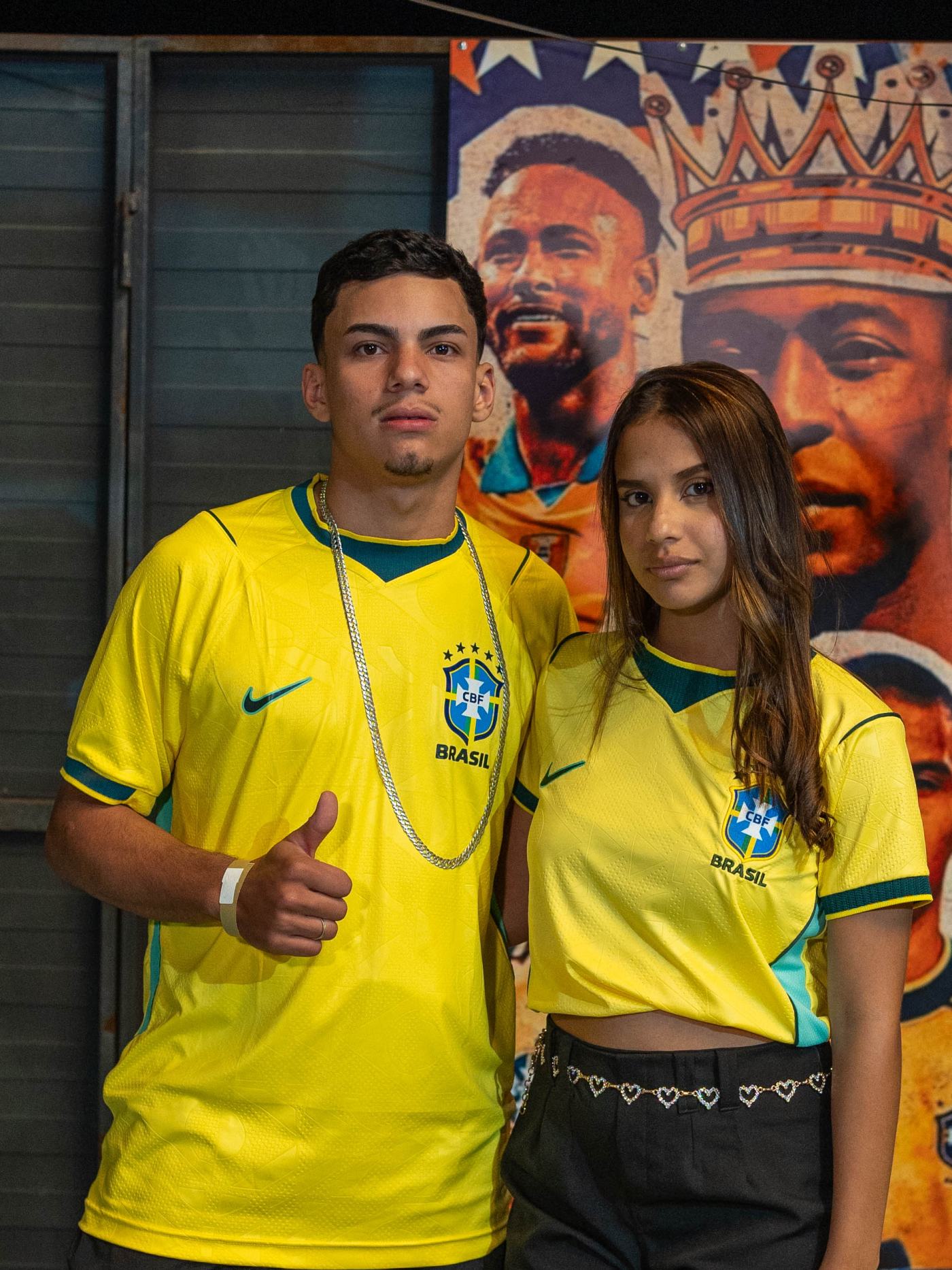 Foto RESENHA-BA-0088 — Jogo do Brasil + NOOBREAK