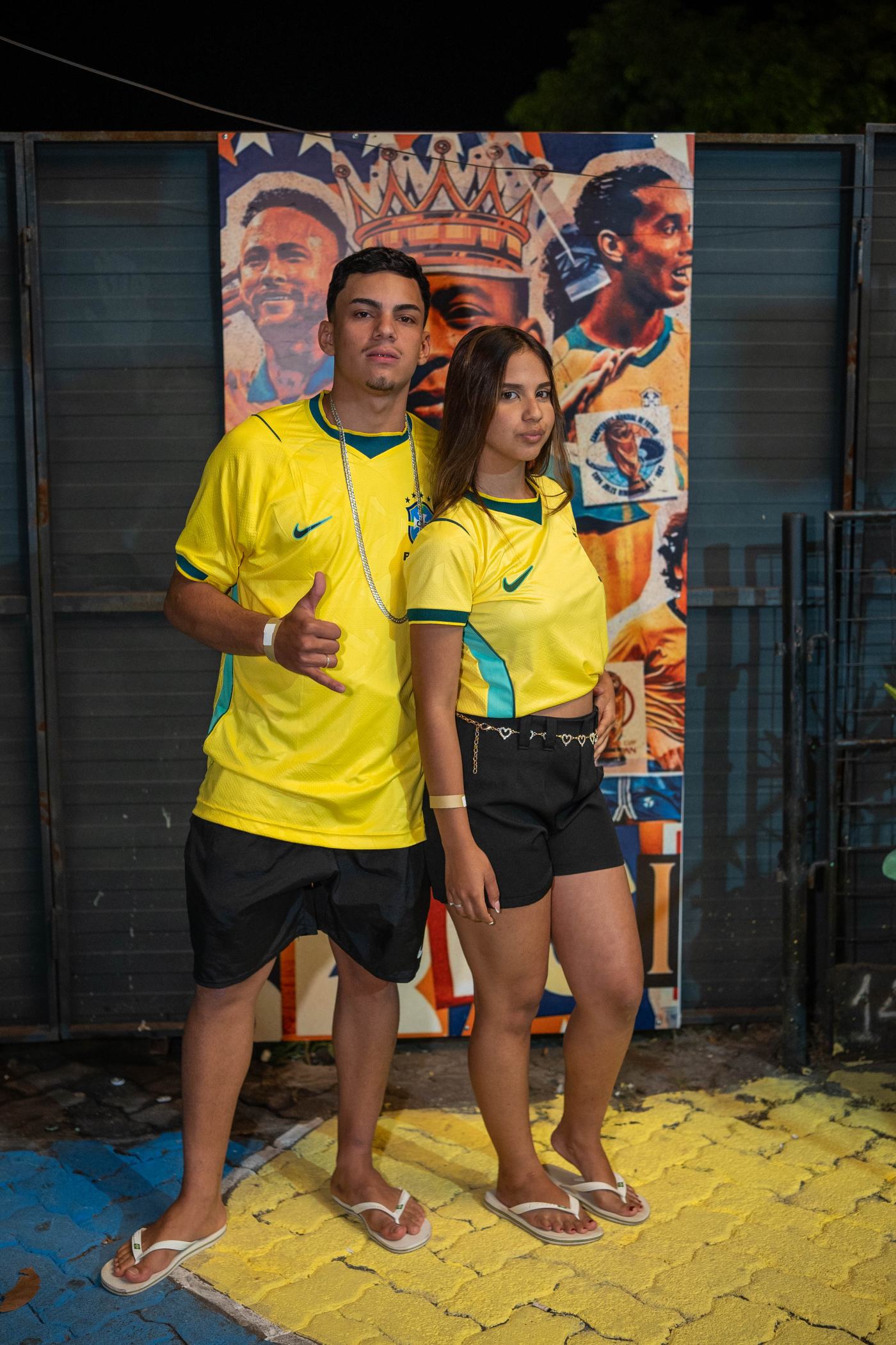 Foto RESENHA-BA-0091 — Jogo do Brasil + NOOBREAK