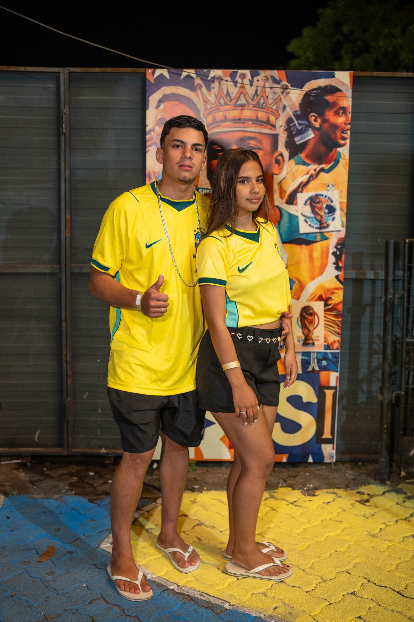 Foto RESENHA-BA-0093 — Jogo do Brasil + NOOBREAK