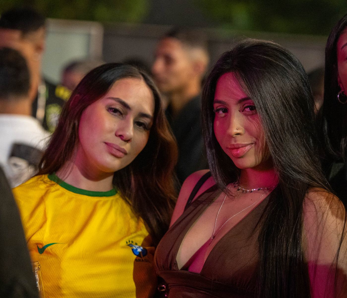 Foto RESENHA-BA-0098 — Jogo do Brasil + NOOBREAK