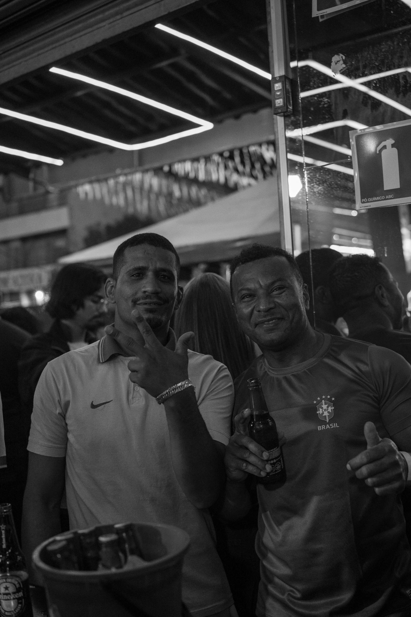 Foto RESENHA-BA-0104 — Jogo do Brasil + NOOBREAK