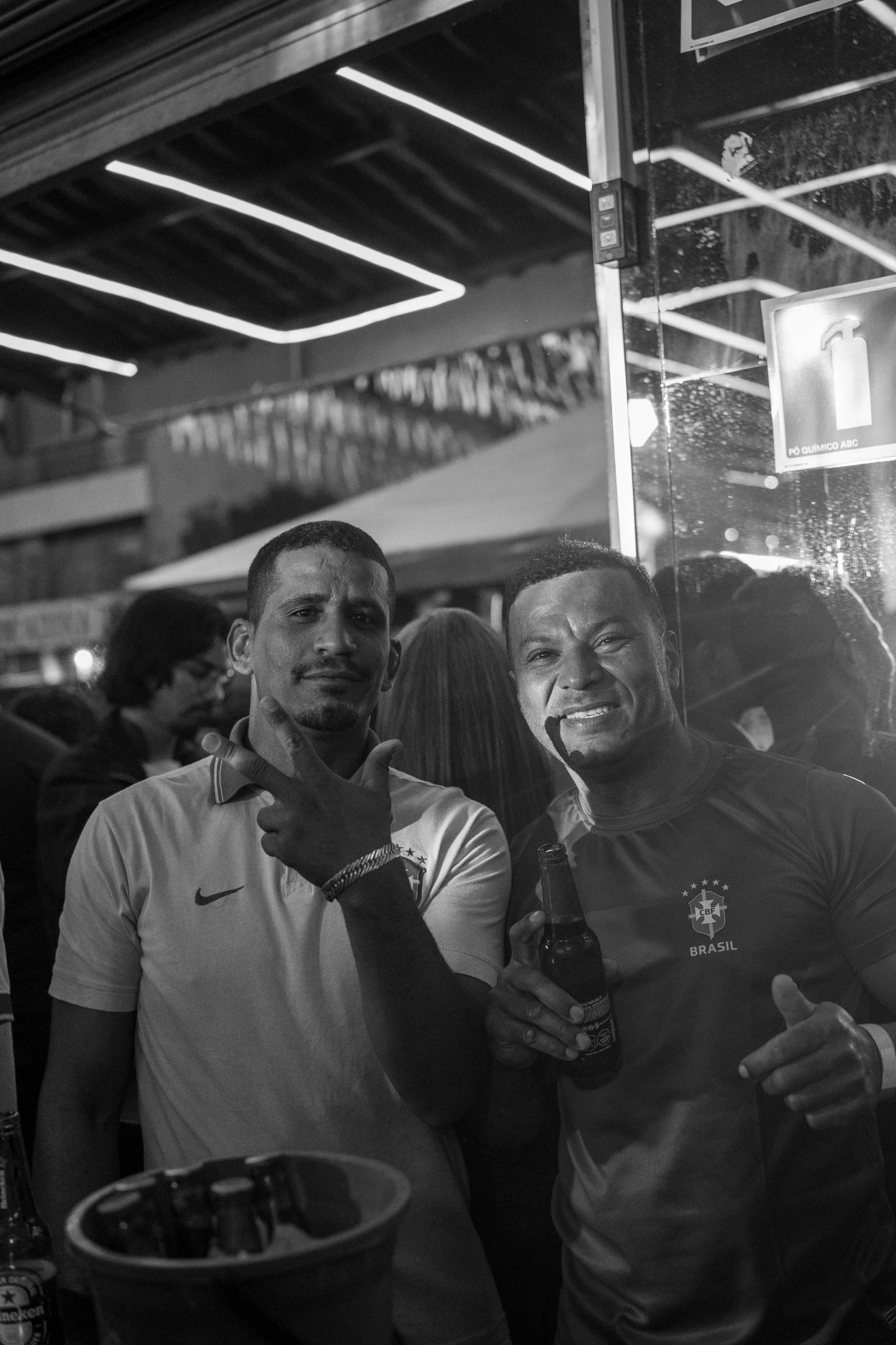 Foto RESENHA-BA-0105 — Jogo do Brasil + NOOBREAK