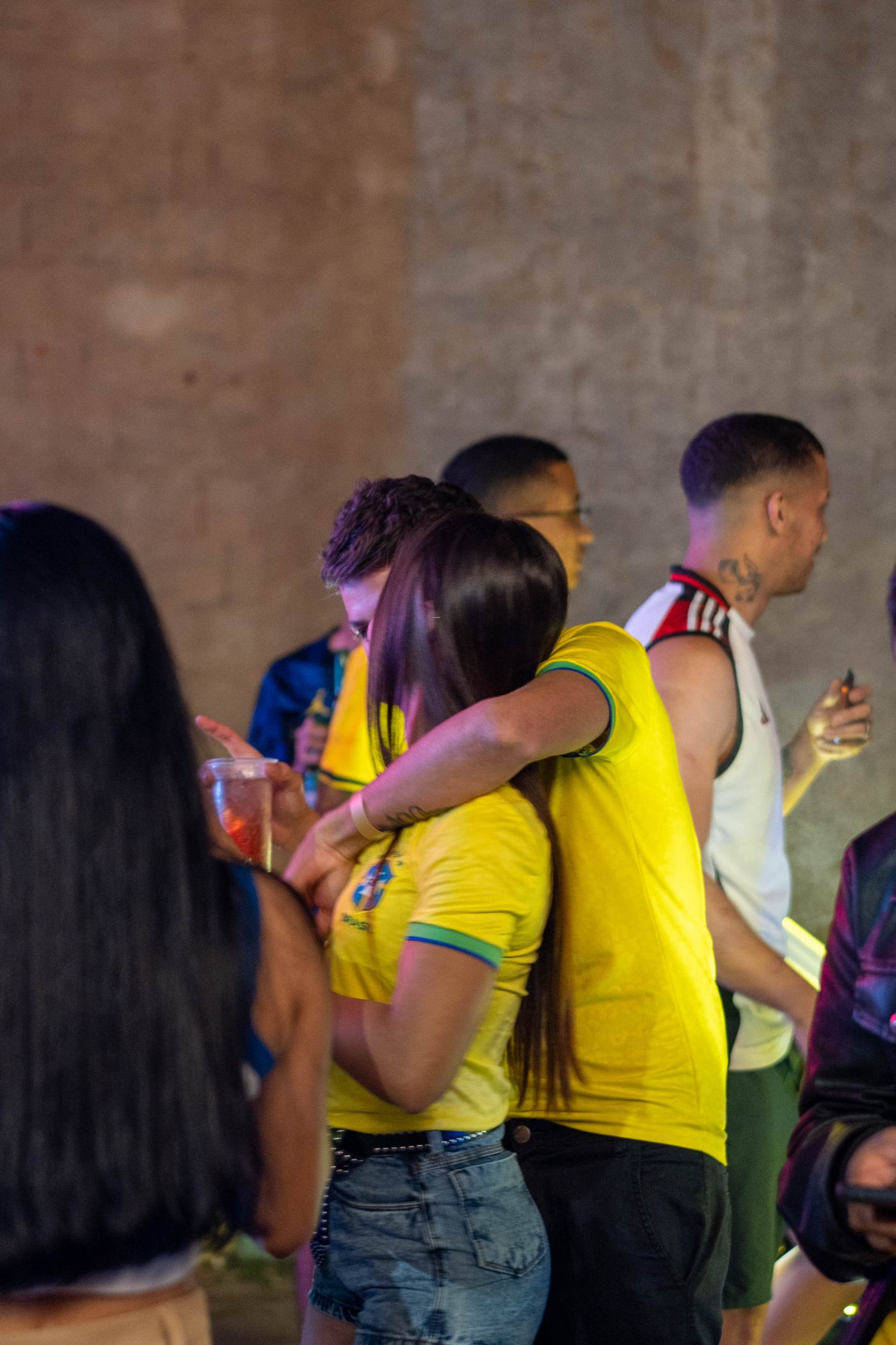 Foto RESENHA-BA-0106 — Jogo do Brasil + NOOBREAK