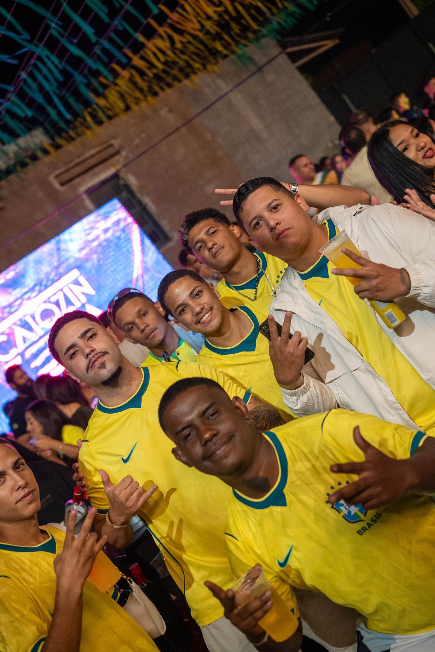Foto RESENHA-BA-0107 — Jogo do Brasil + NOOBREAK