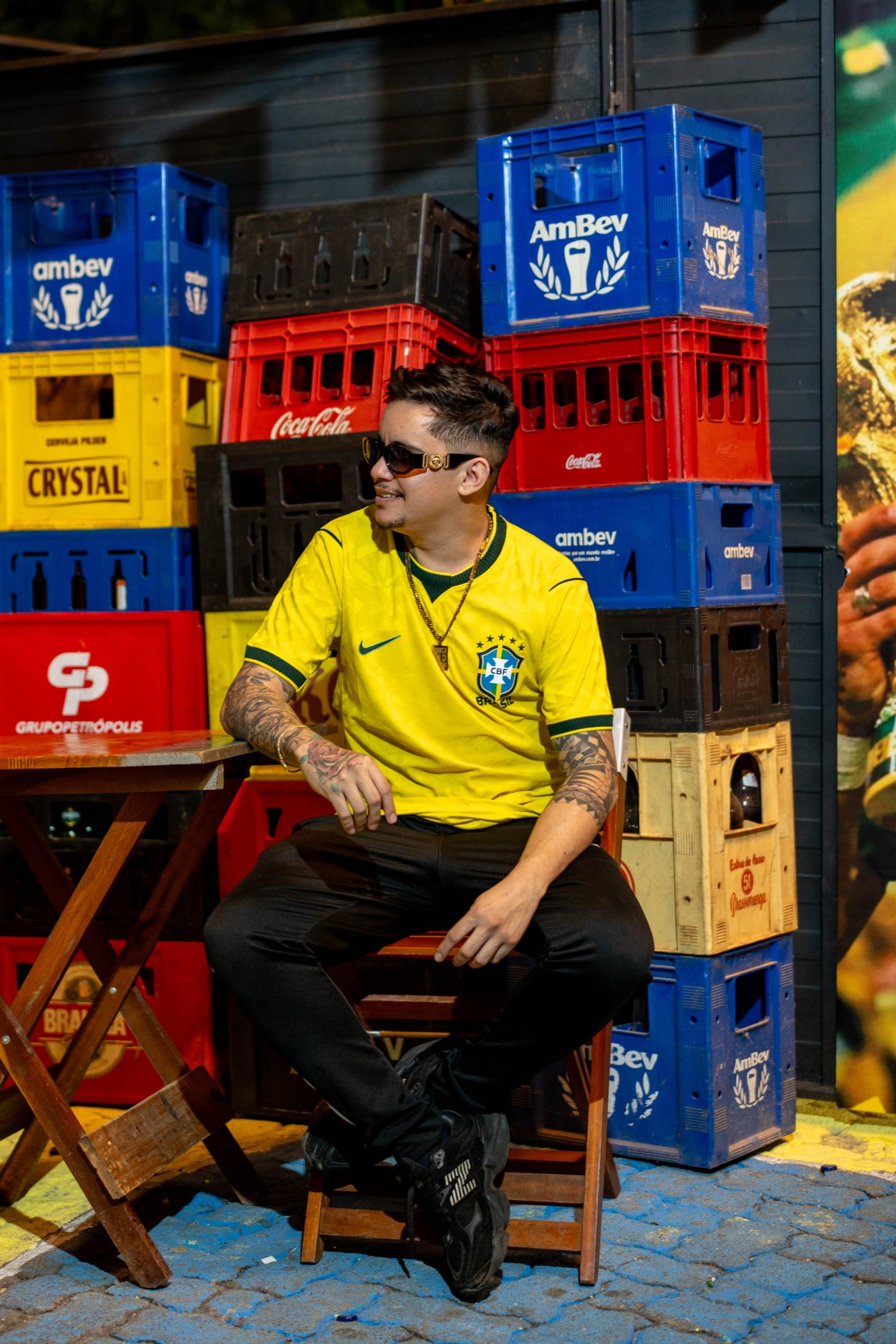 Foto RESENHA-BA-0130 — Jogo do Brasil + NOOBREAK