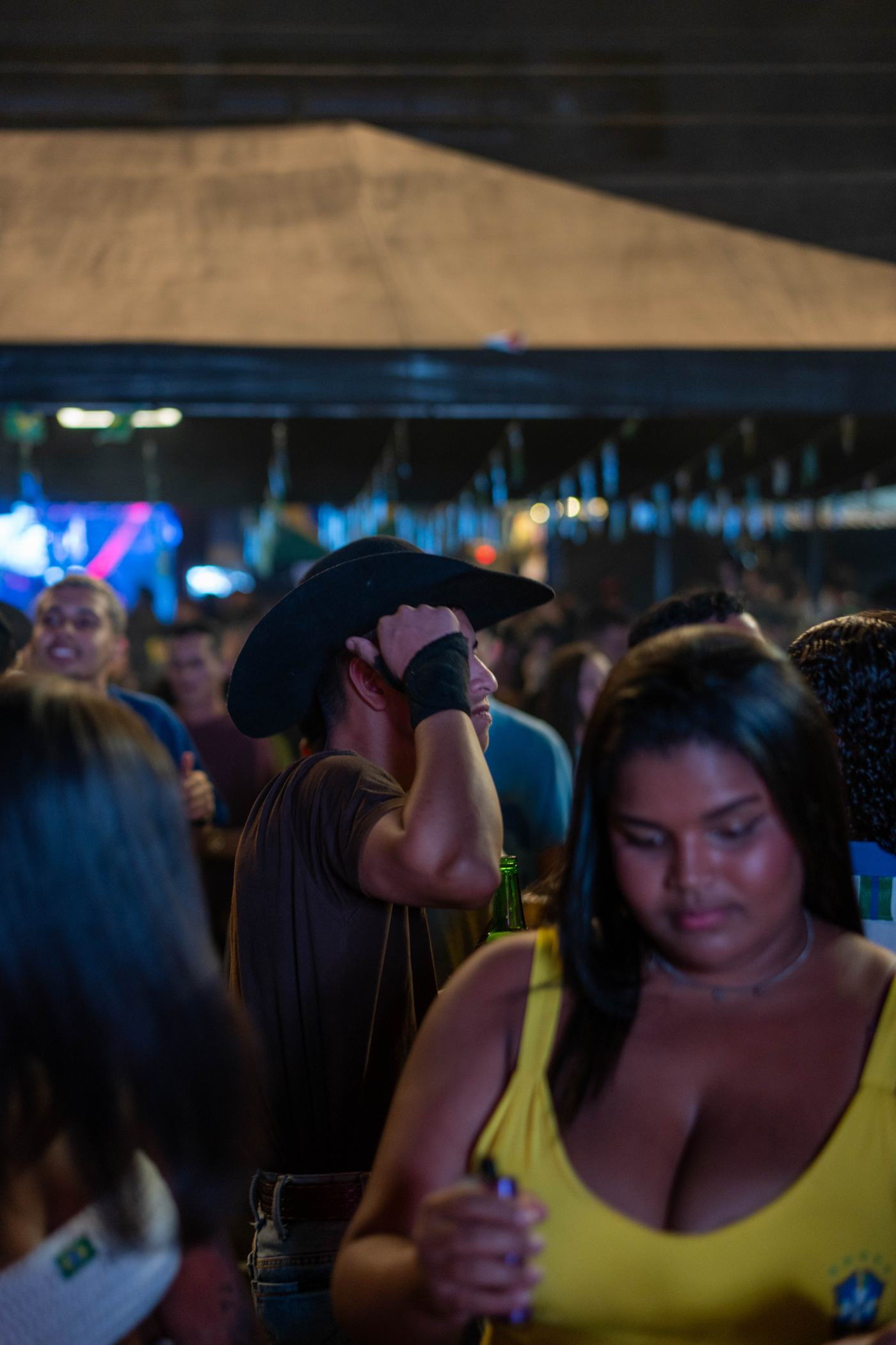Foto RESENHA-BA-0137 — Jogo do Brasil + NOOBREAK