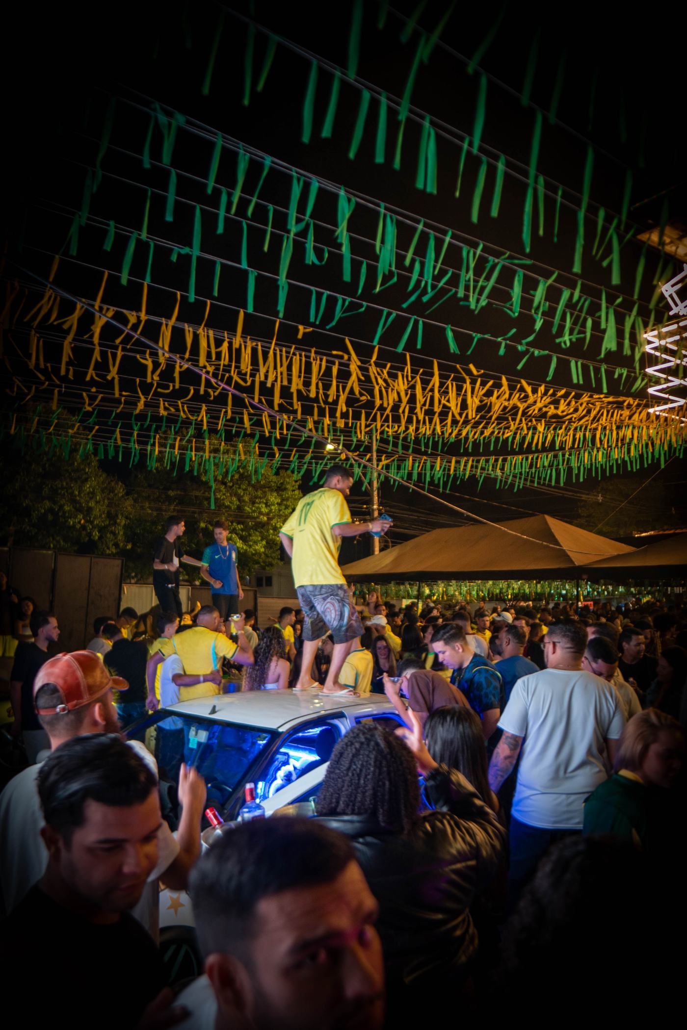 Foto RESENHA-BA-0147 — Jogo do Brasil + NOOBREAK