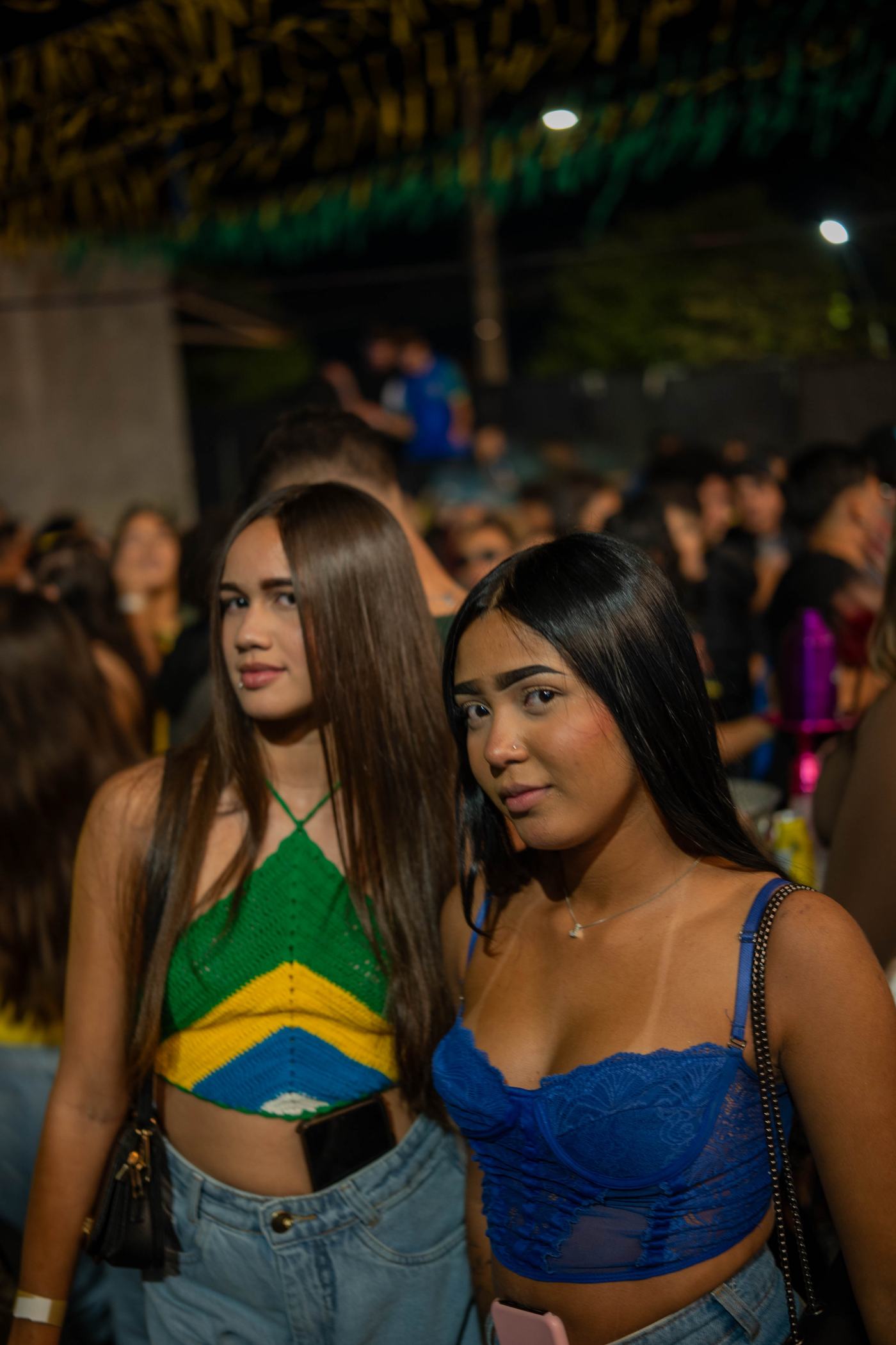 Foto RESENHA-BA-0146 — Jogo do Brasil + NOOBREAK