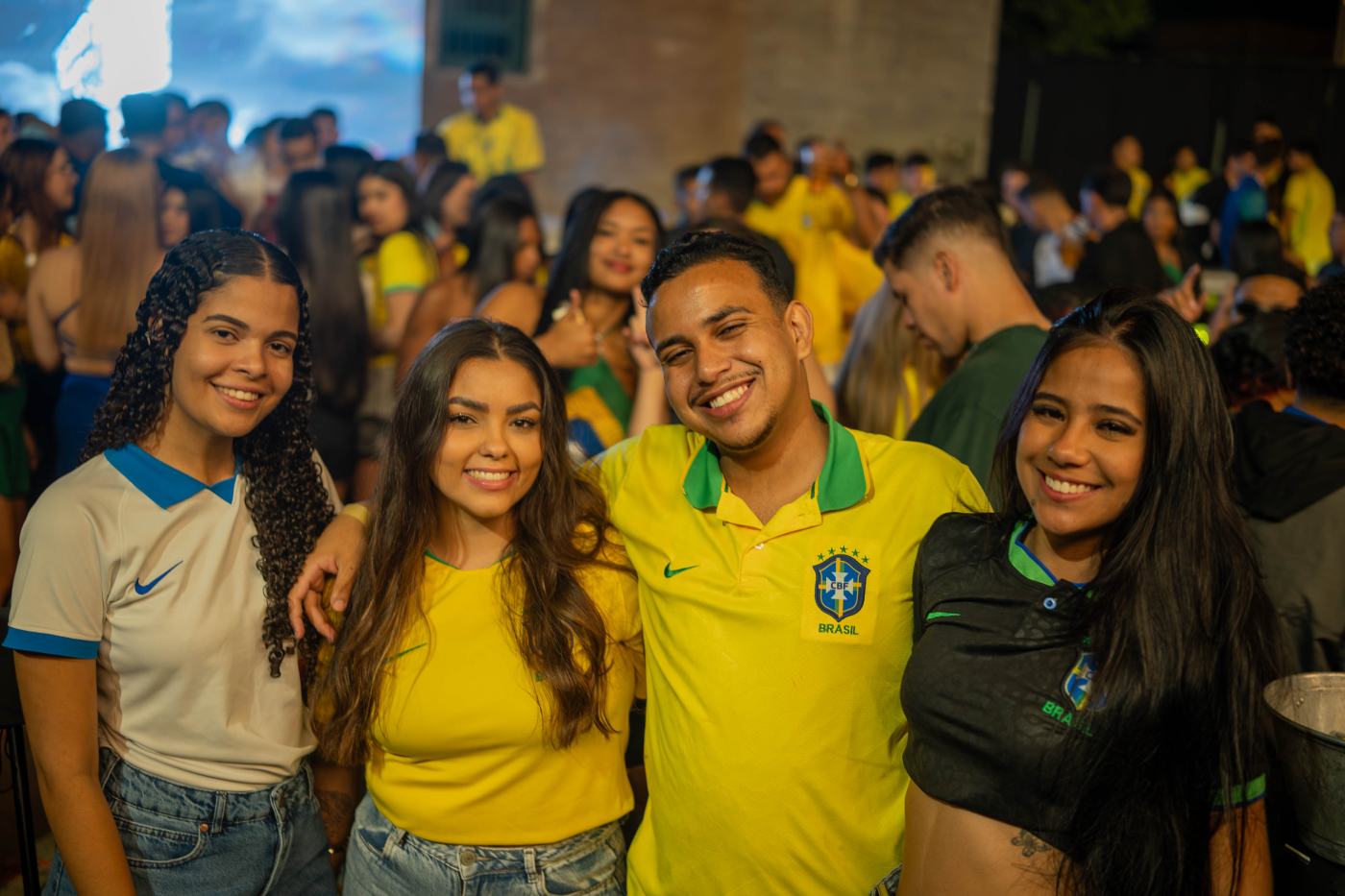 Foto RESENHA-BA-0145 — Jogo do Brasil + NOOBREAK