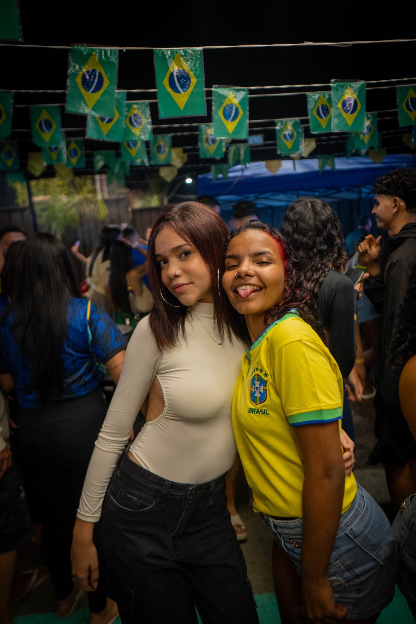 Foto RESENHA-BA-0154 — Jogo do Brasil + NOOBREAK